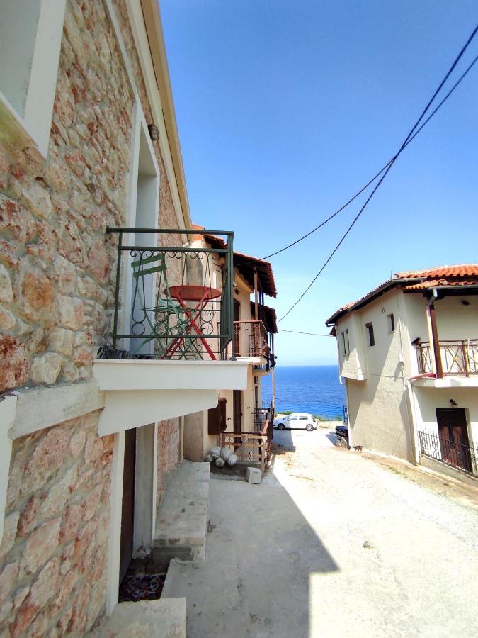 Villa Habezeiko - The Vintage House Afytos Esterno foto