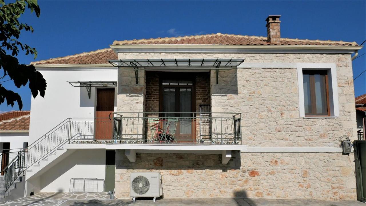 Villa Habezeiko - The Vintage House Afytos Esterno foto