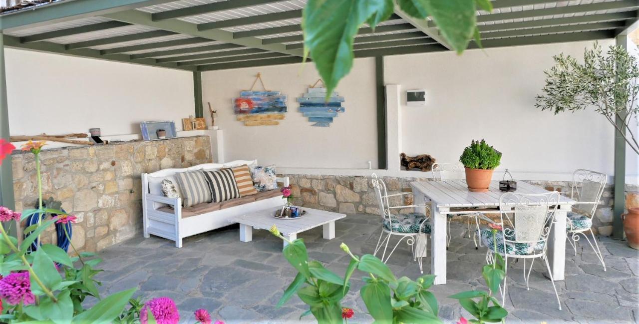 Villa Habezeiko - The Vintage House Afytos Esterno foto