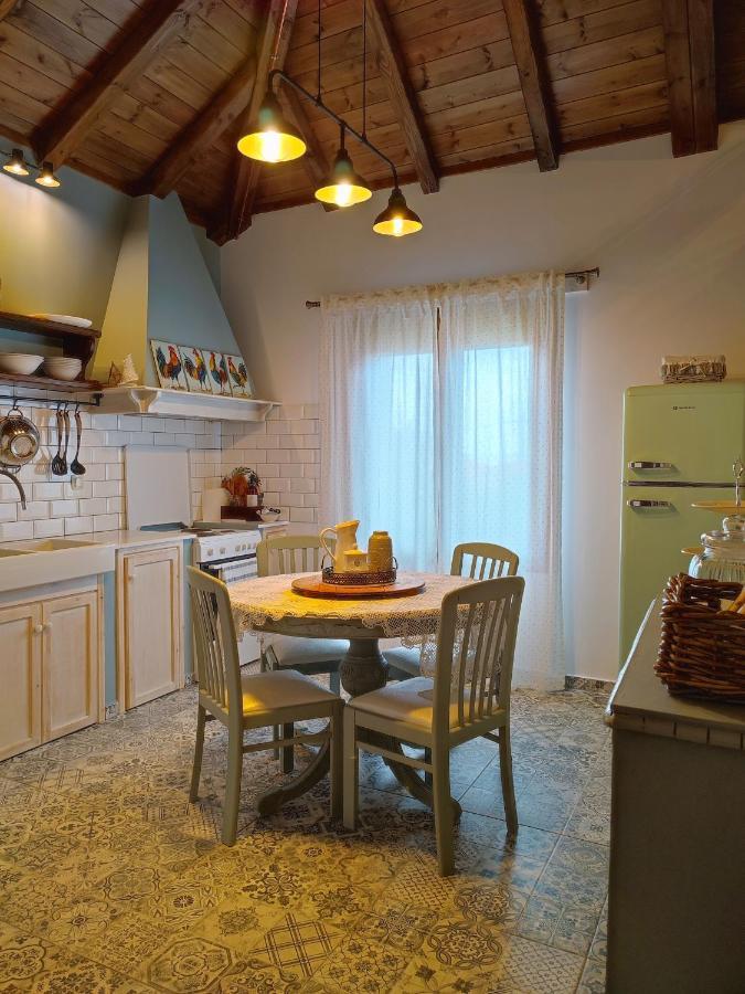 Villa Habezeiko - The Vintage House Afytos Esterno foto